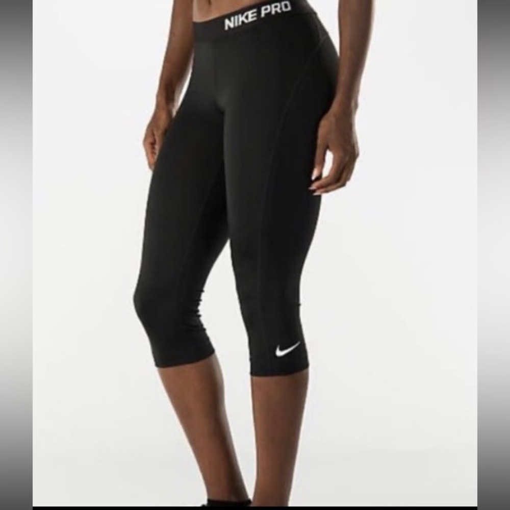 NIKE PRO Women Black Capris Leggings | L